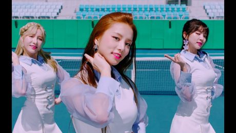 LABOUM「Hwi hwi -Japanese Ver.-」Music Video