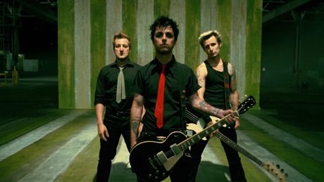 Green Day - American Idiot [Official Music Video] [4K Upgrade]