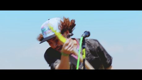 WANIMA「CHARM」(OFFICIAL MUSIC VIDEO)