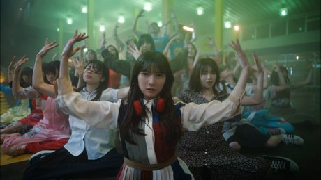 日向坂46『ガラス窓が汚れてる』